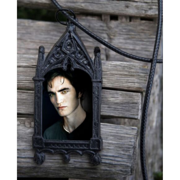 Edward Cullen Necklace Twilight Pendant Vampire Cullen Romance Fantasy YA - Picture 3 of 3